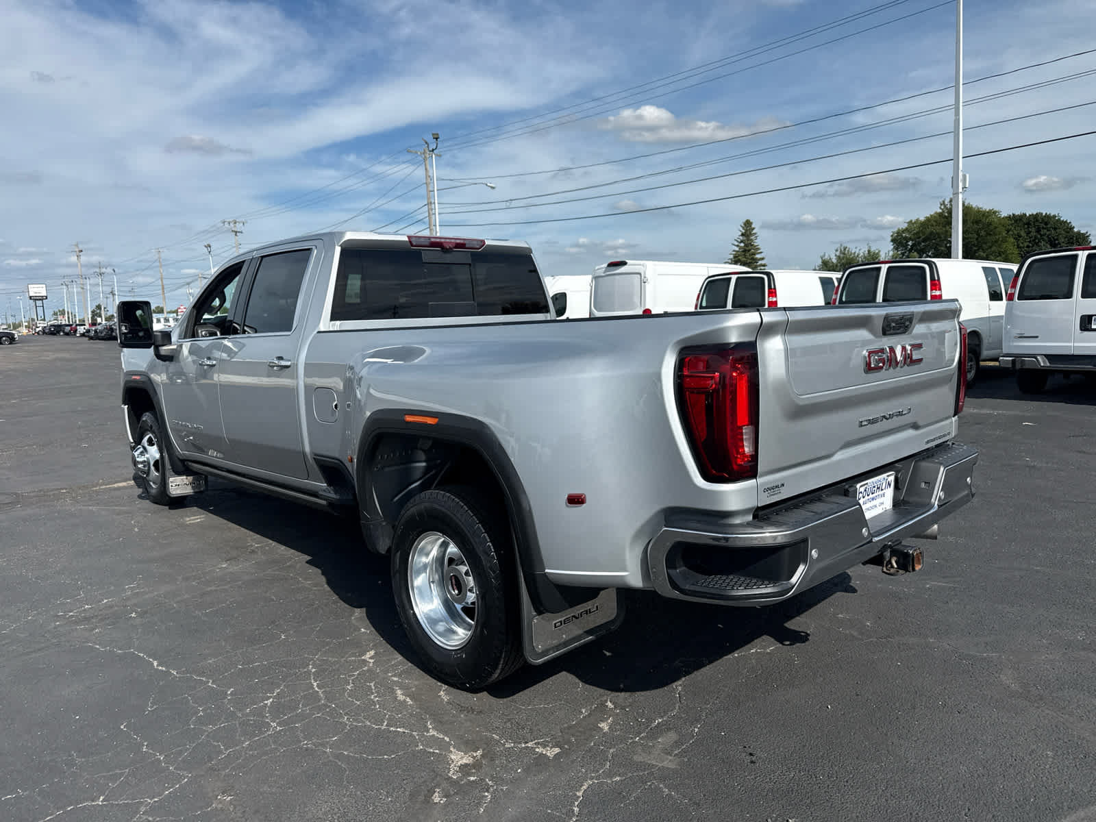Certified 2022 GMC Sierra 3500 Denali w/ Technology Package AWD/4WD image 3