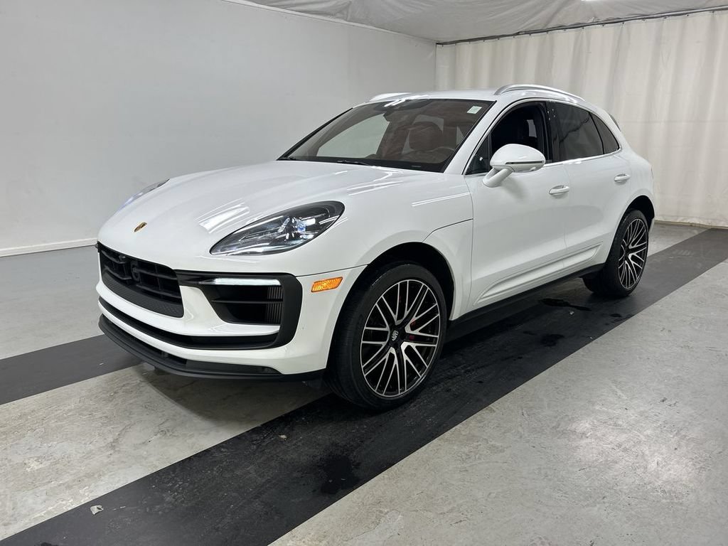 Certified 2022 Porsche Macan S AWD/4WD image 1