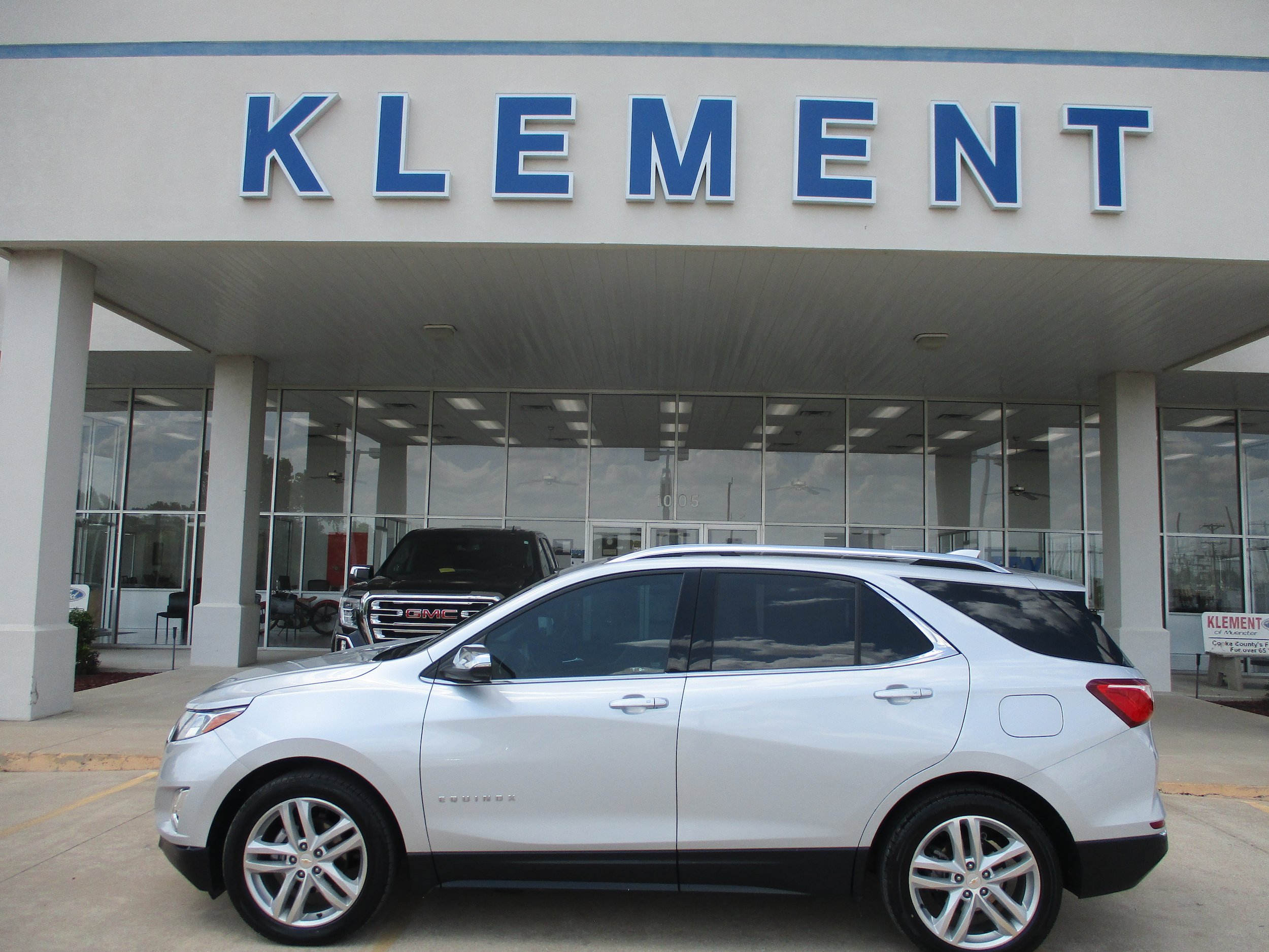 Used 2018 Chevrolet Equinox Premier FWD image 1