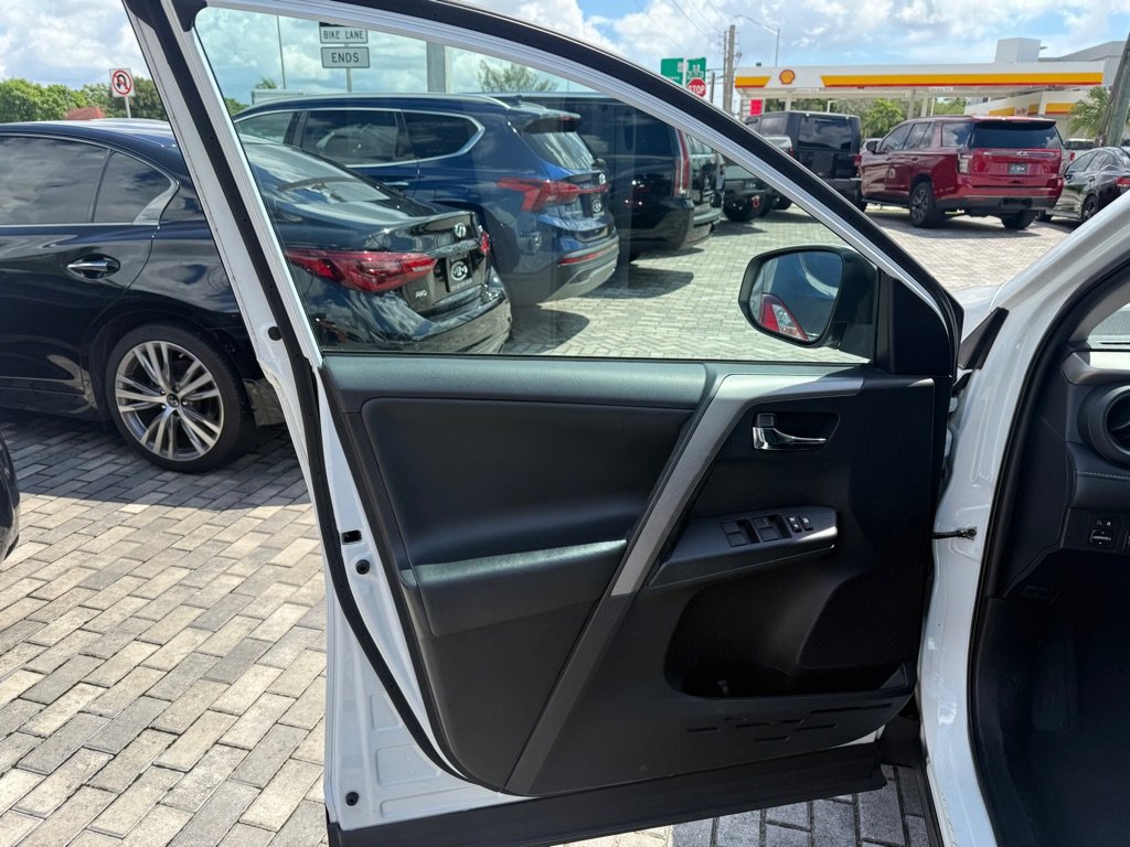 Used 2018 Toyota RAV4 XLE image 31