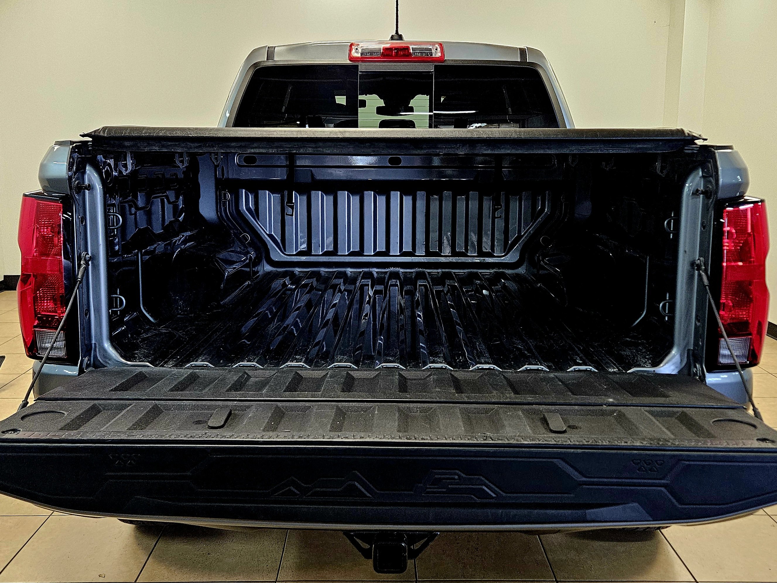 Used 2024 Chevrolet Colorado Trail Boss w/ Advanced Trailering Package AWD/4WD image 15