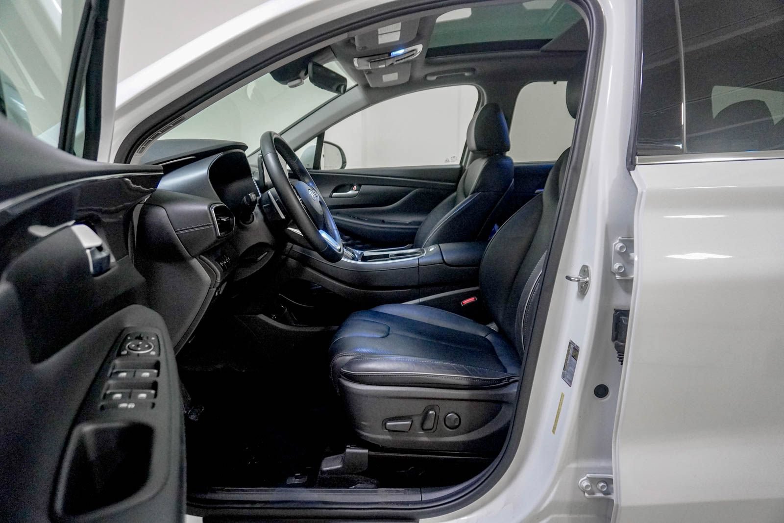 Used 2022 Hyundai Santa Fe SEL w/ Convenience + Premium Package AWD/4WD image 18