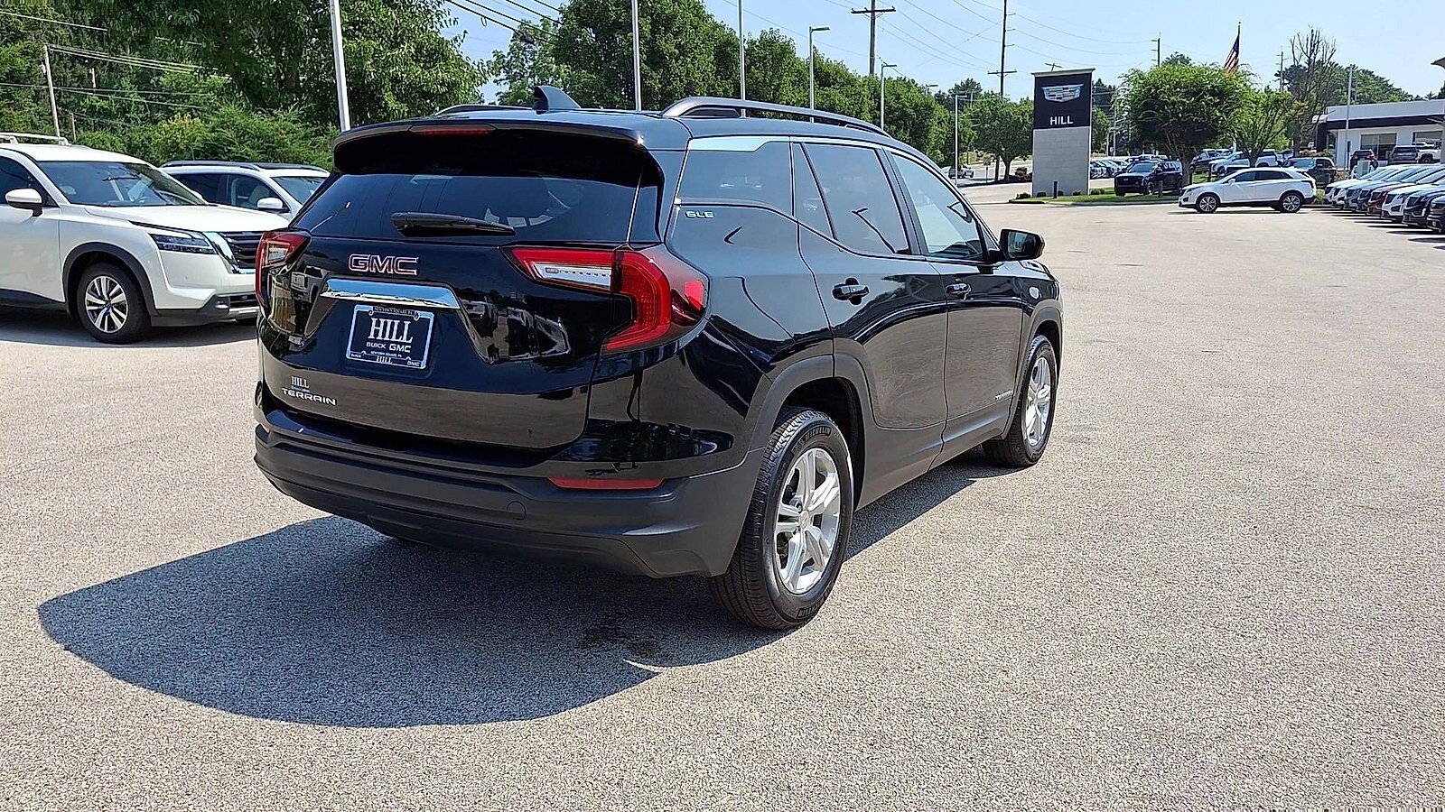 Used 2024 GMC Terrain SLE w/ Driver Convenience Package FWD image 8