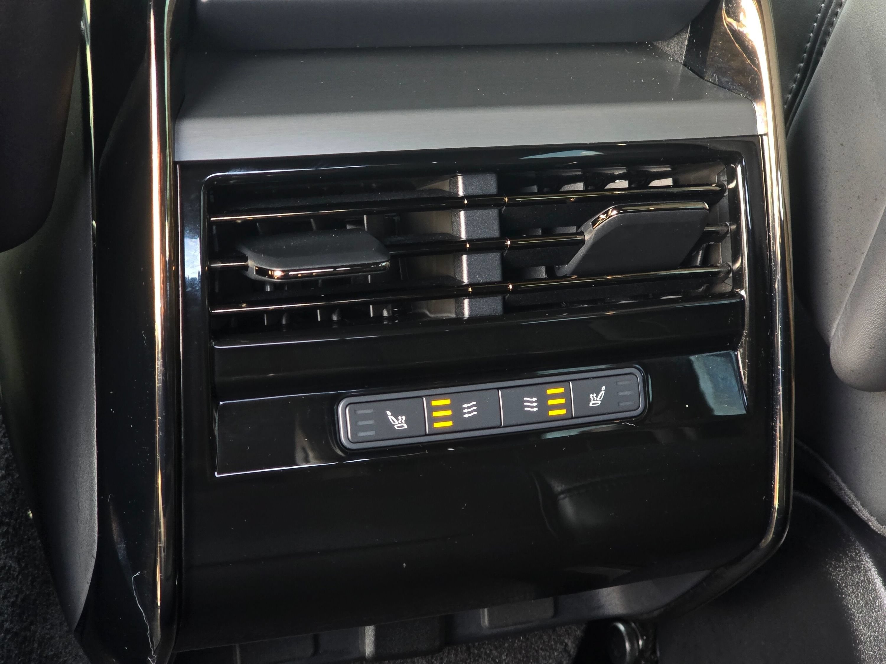 Used 2025 Land Rover Range Rover Sport SE AWD/4WD image 17
