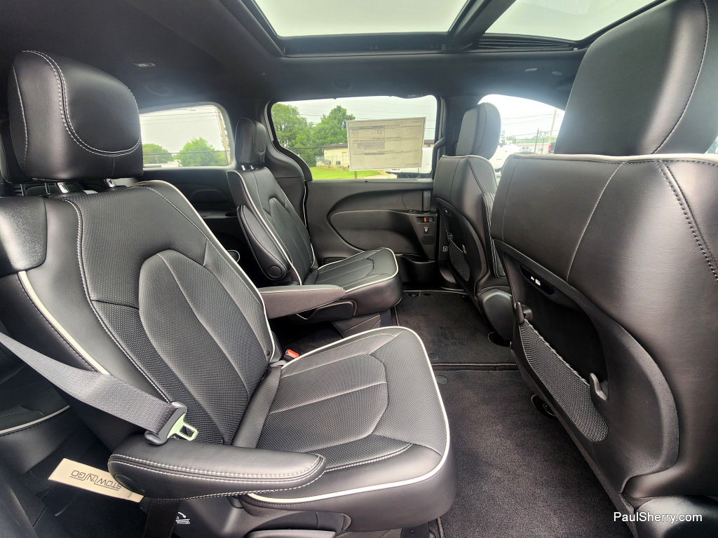 New 2027 Chrysler Pacifica Limited FWD image 45
