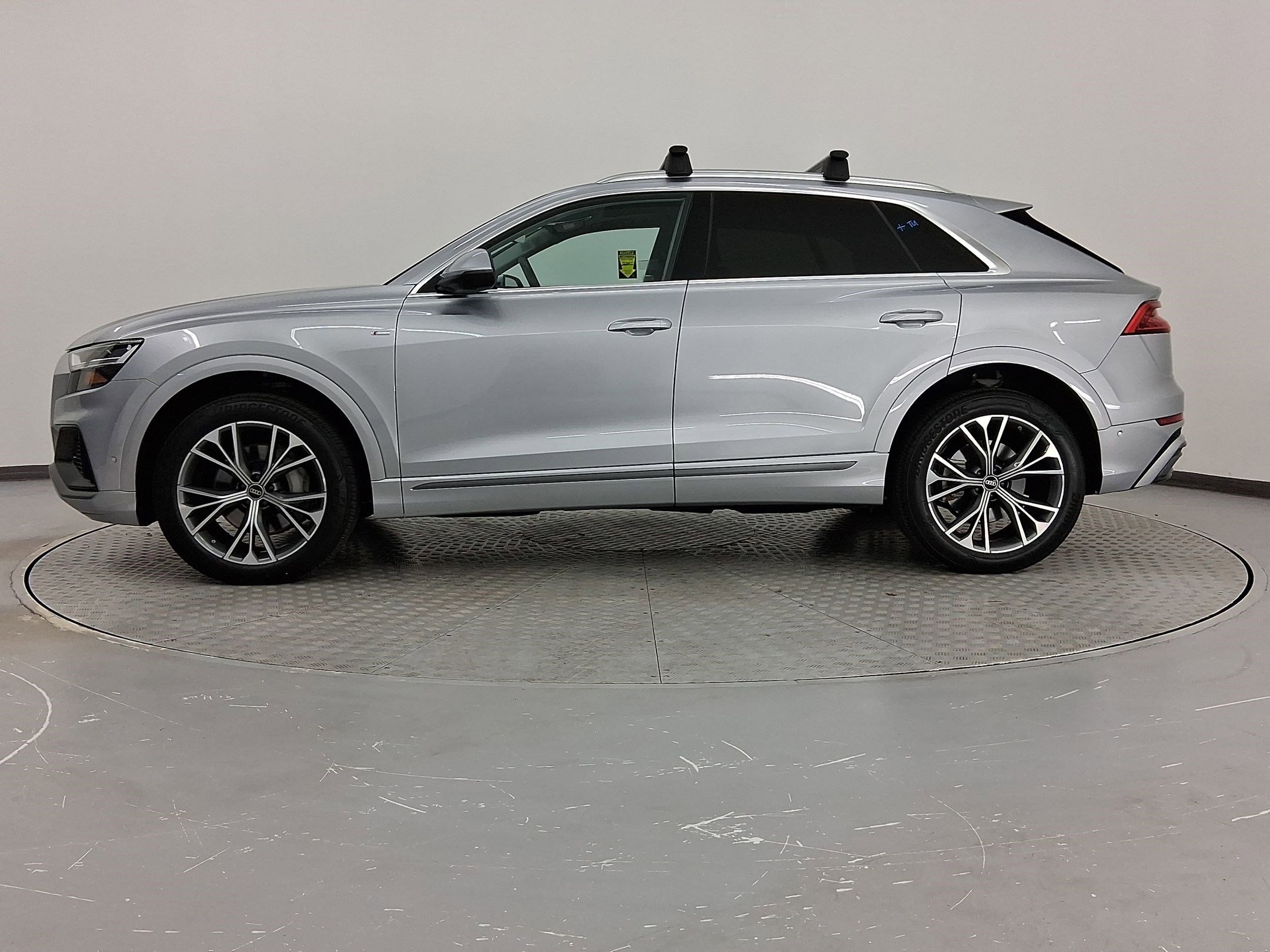 Used 2022 Audi Q8 Premium Plus image 2