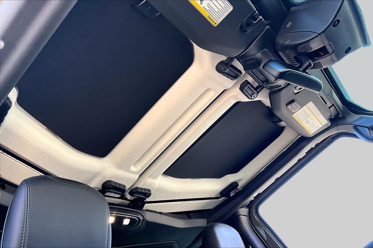 Used 2025 Jeep Wrangler Rubicon AWD/4WD image 13