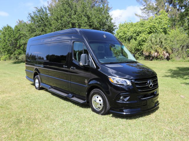 Used 2023 Mercedes-Benz Sprinter 3500 image 4