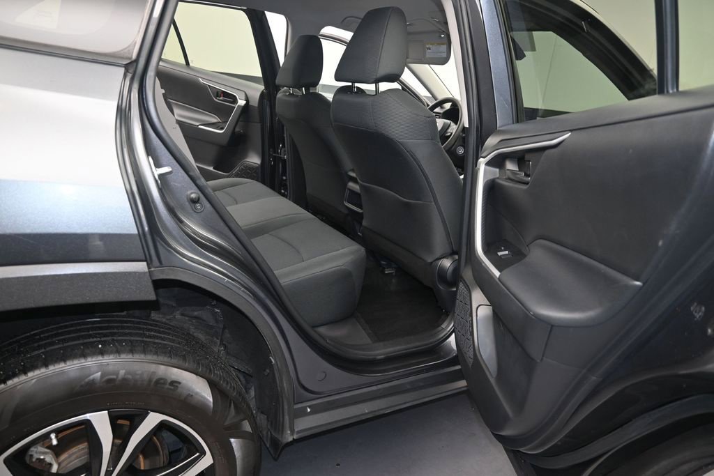 Used 2021 Toyota RAV4 LE FWD image 13