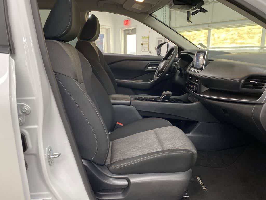 Used 2024 Nissan Rogue SV AWD/4WD image 19