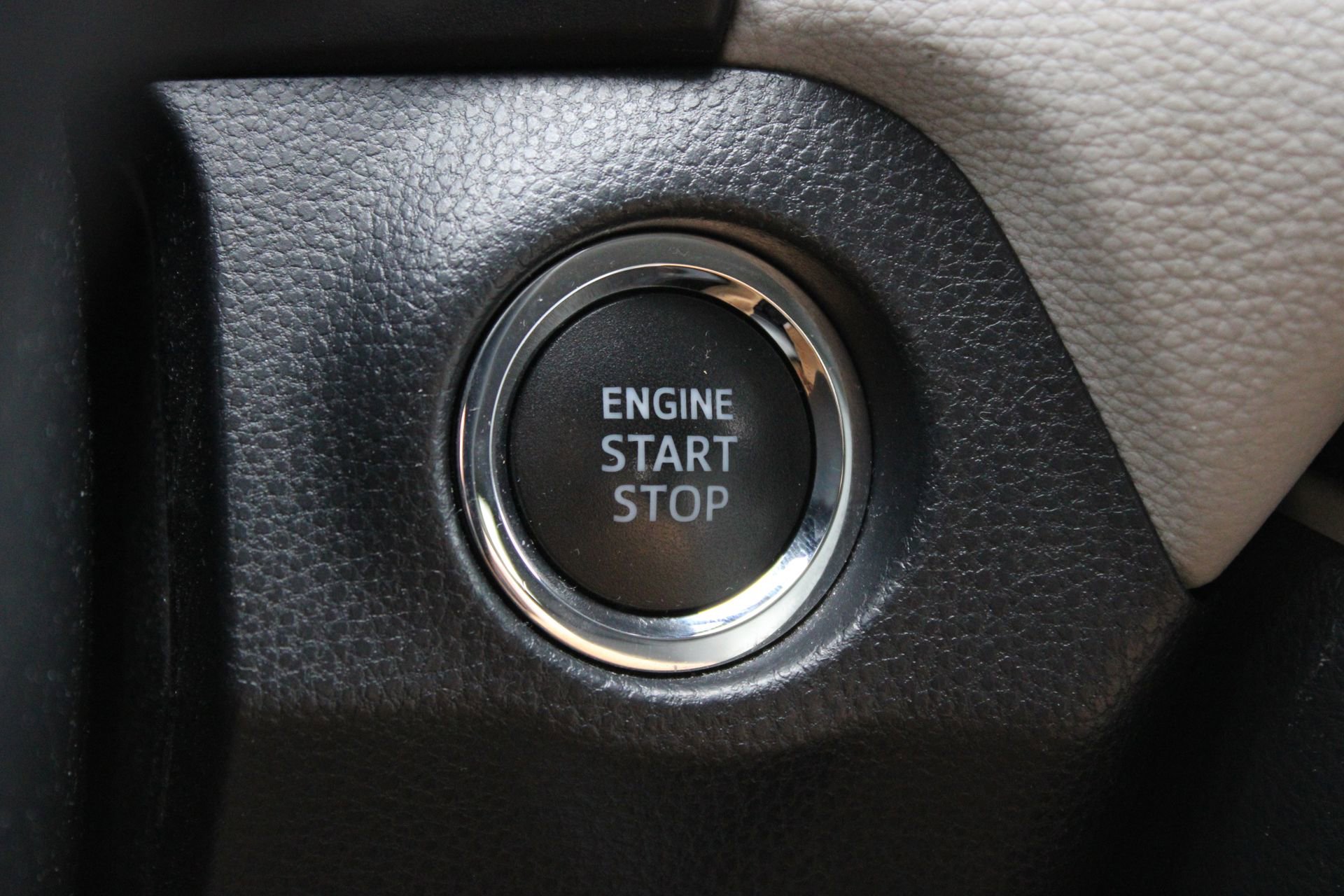 Used 2020 Toyota RAV4 XLE Premium AWD/4WD image 35
