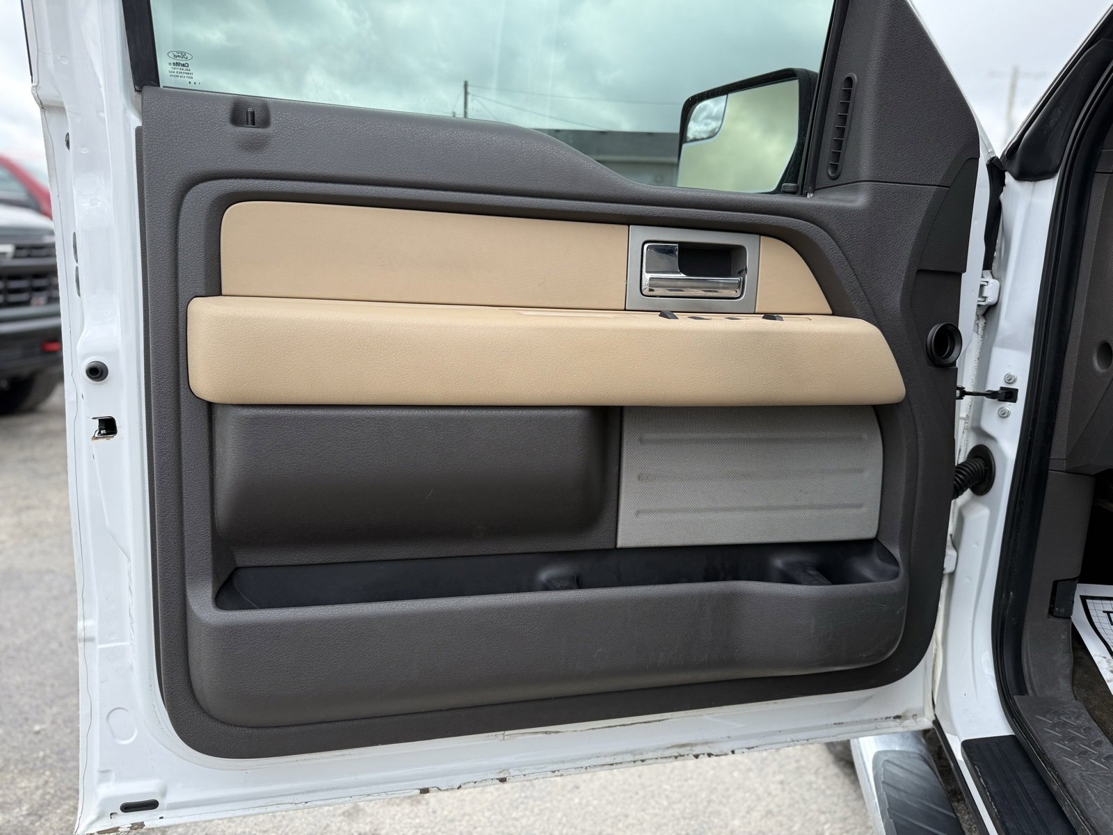 Used 2011 Ford F150 XLT w/ XLT Chrome Pkg image 11