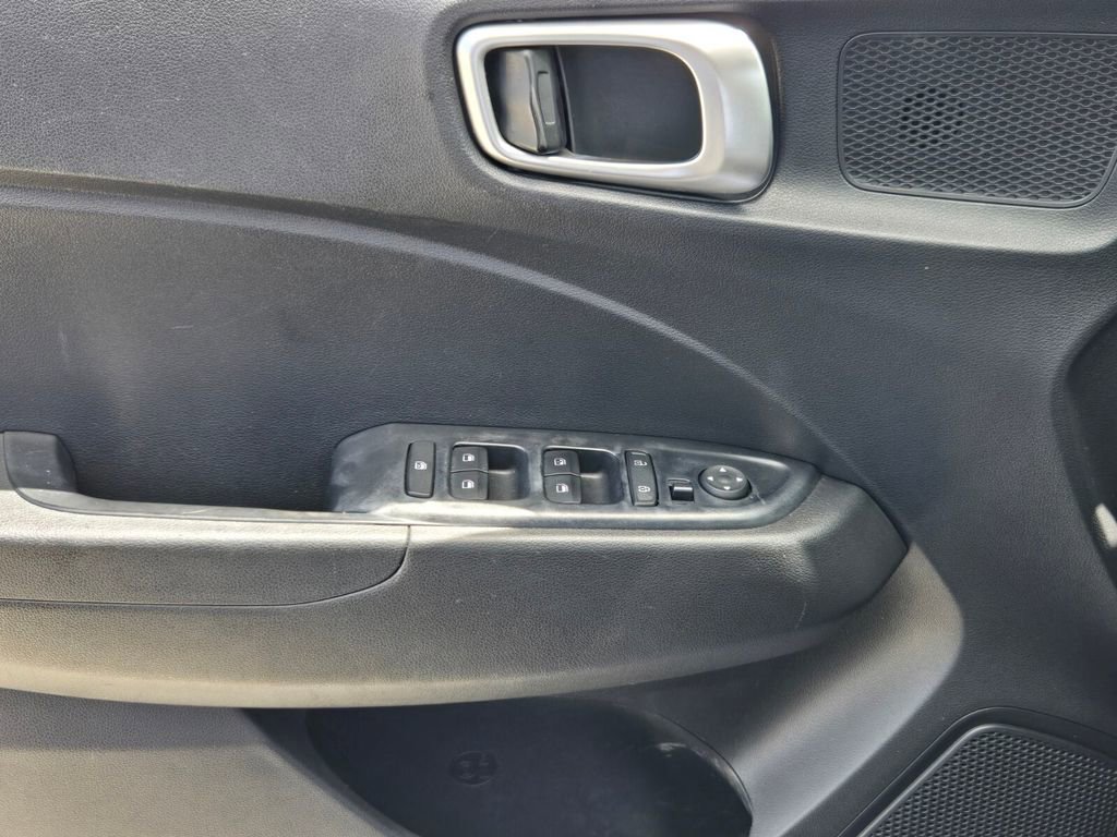 Used 2022 Hyundai Venue SEL w/ Cargo Package FWD image 27