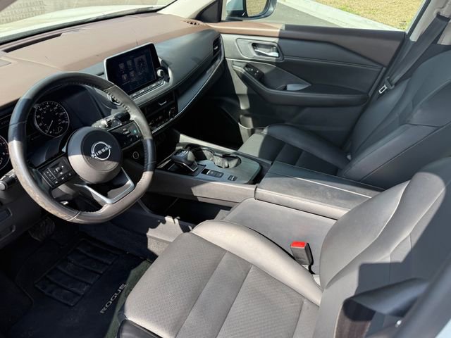 Used 2023 Nissan Rogue SV w/ SV Premium B Package image 4