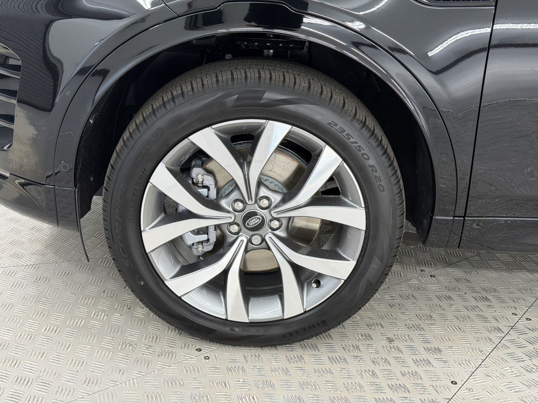 New 2026 Land Rover Discovery Sport Landmark AWD/4WD image 13