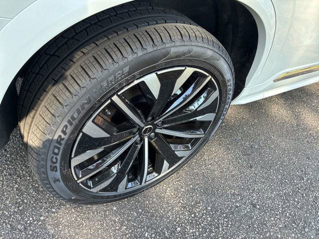 New 2026 Volvo XC90 B6 Ultra w/ Protection Package image 17