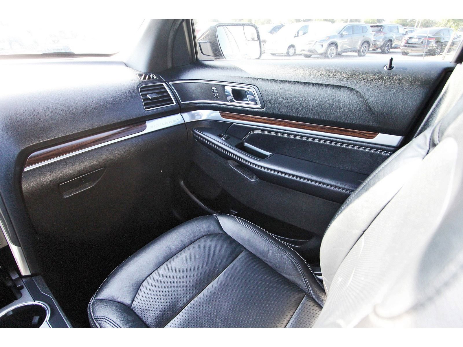 Used 2018 Ford Explorer Limited image 13