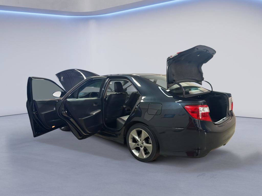 Used 2014 Toyota Camry SE FWD image 12