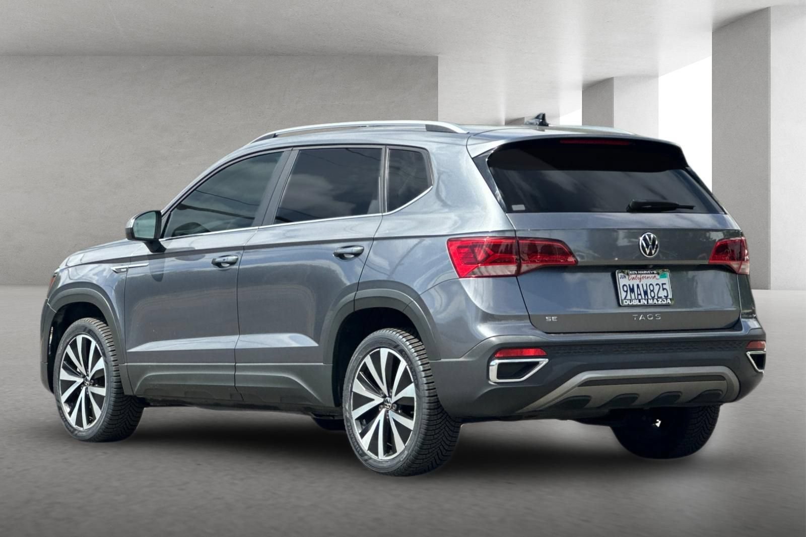 Used 2022 Volkswagen Taos SE FWD image 6