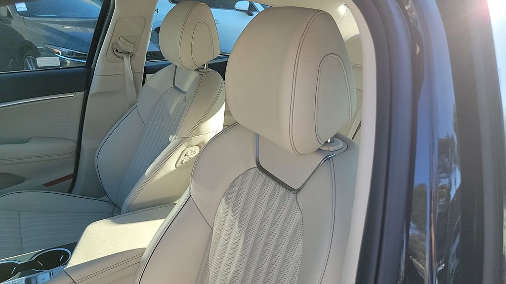 Used 2026 Genesis G70 2.5T Prestige image 17