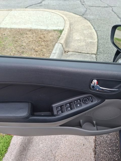 Used 2015 Kia Forte EX image 9