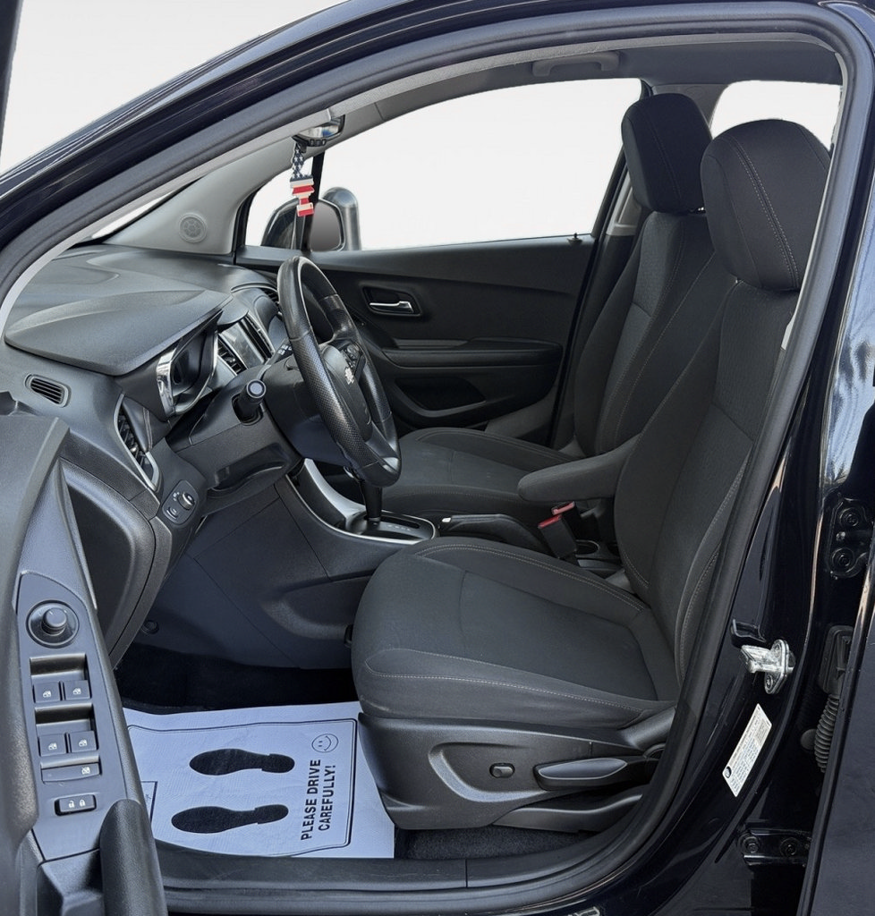 Used 2021 Chevrolet Trax LS AWD/4WD image 12