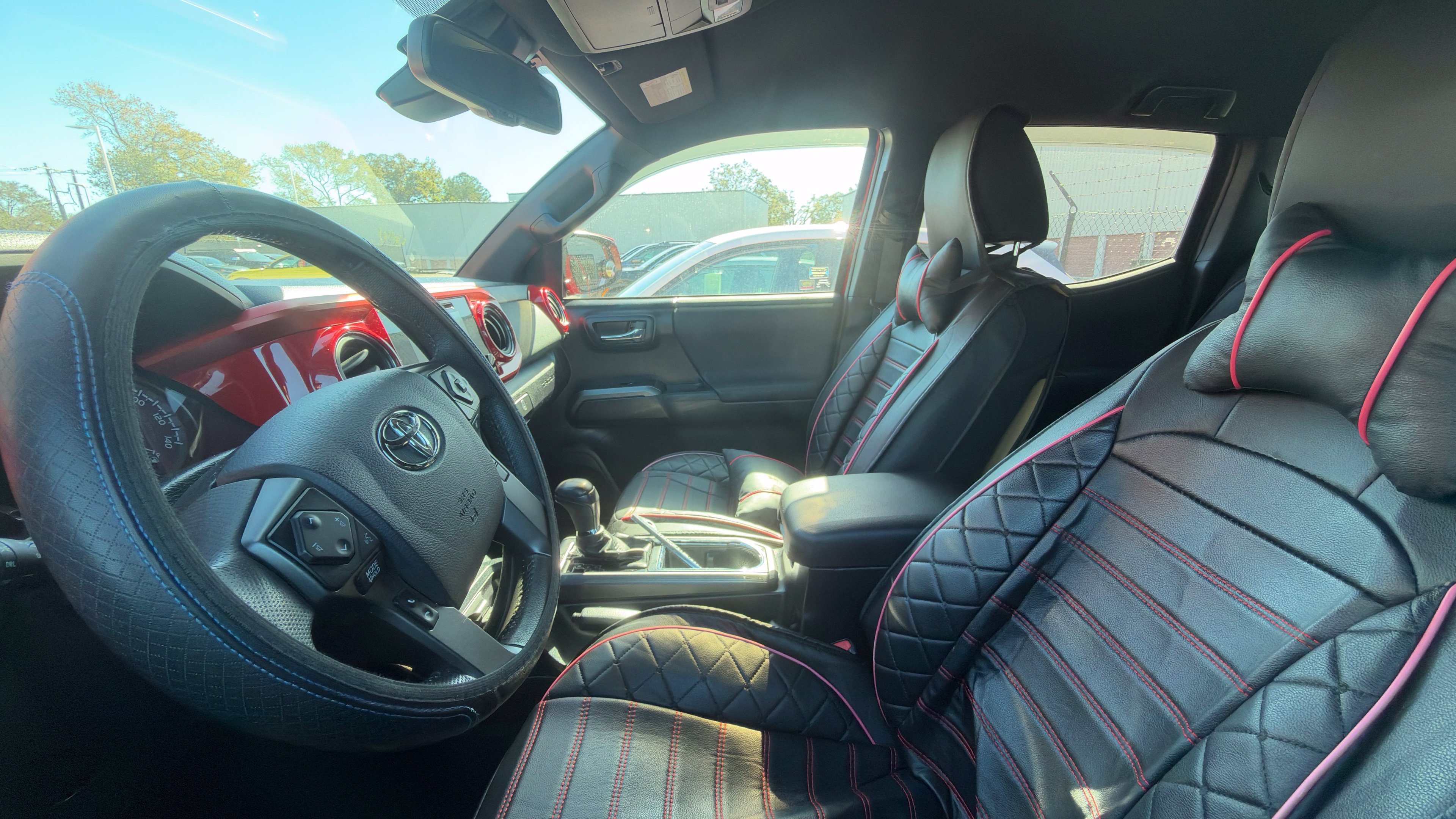 Used 2018 Toyota Tacoma TRD Sport AWD/4WD image 5