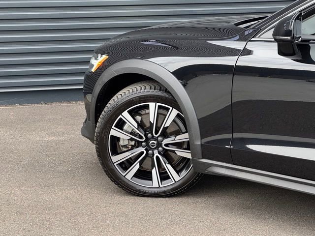 Used 2021 Volvo V60 T5 Cross Country w/ Climate Package image 12