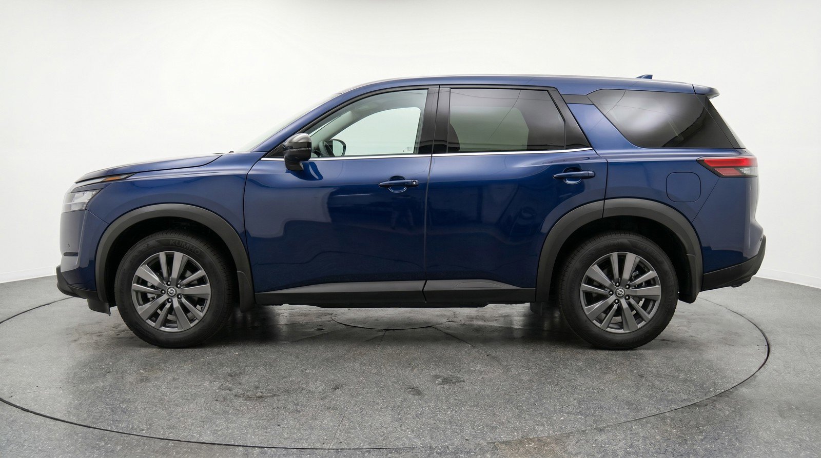 Used 2025 Nissan Pathfinder SV FWD image 5