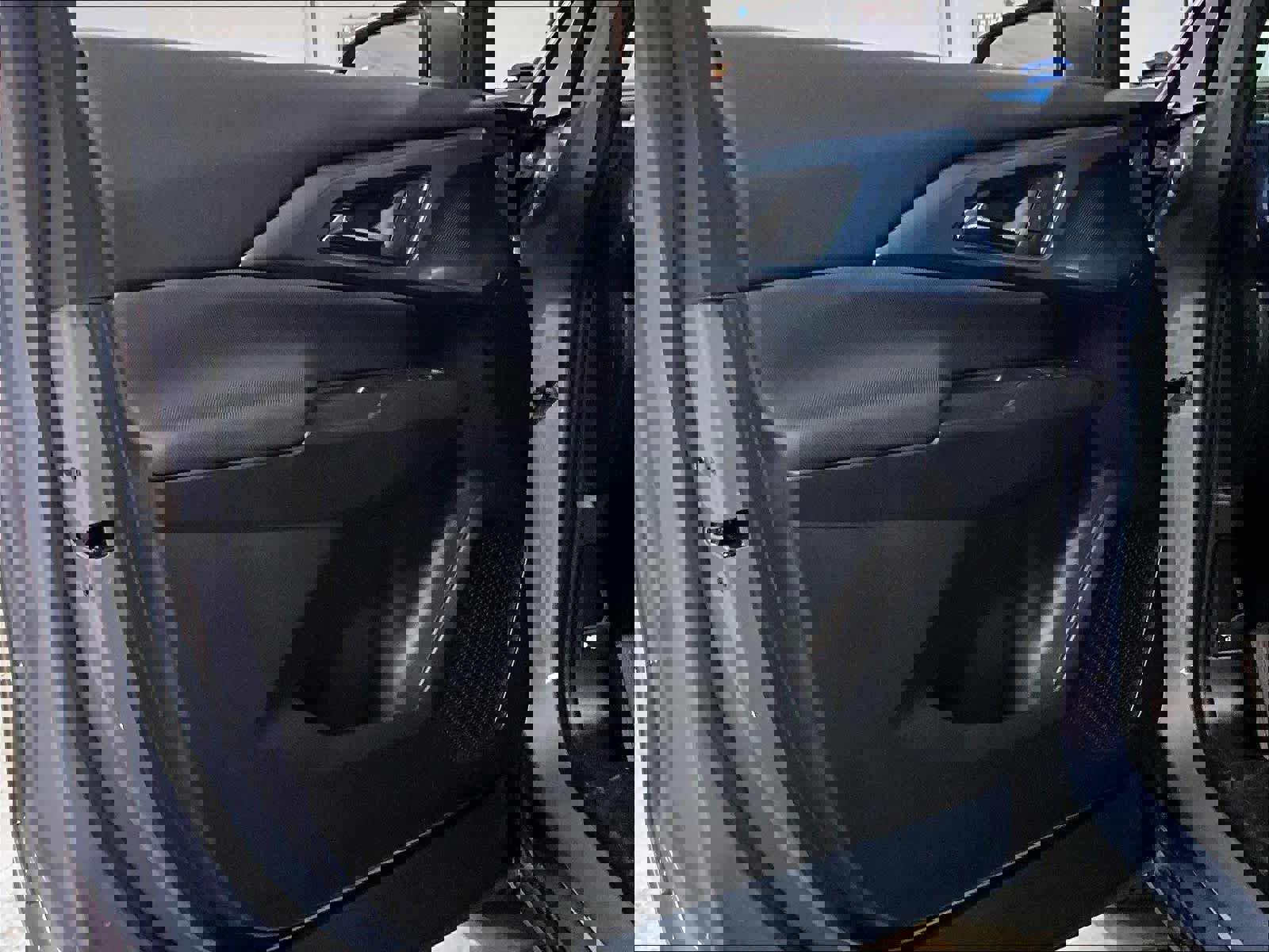 Used 2025 Chevrolet Equinox EV LT w/ Convenience Package image 9