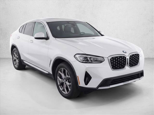Used 2022 BMW X4 xDrive30i AWD/4WD image 3