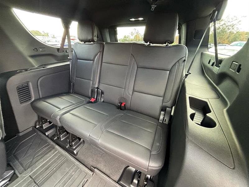 Used 2024 Chevrolet Suburban Z71 w/ Luxury Package image 38