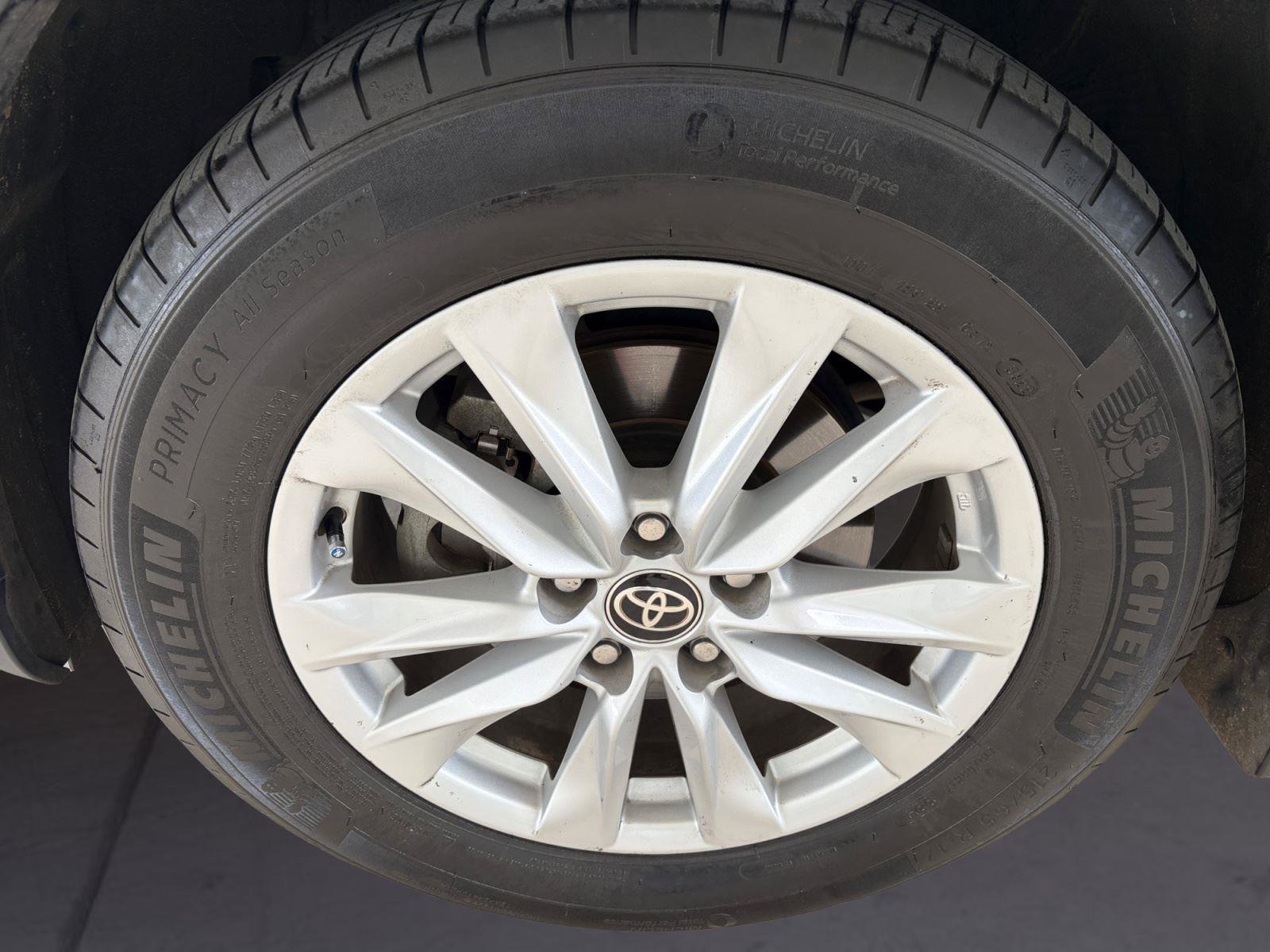 Used 2023 Toyota Corolla Cross LE image 14