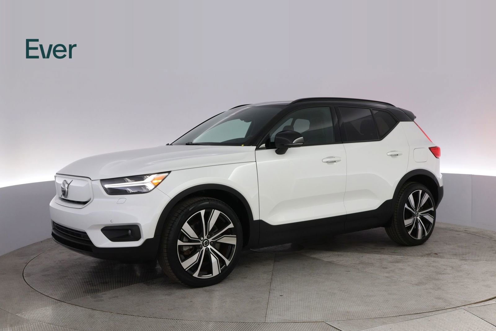 Used 2021 Volvo XC40 P8 Recharge w/ Advanced Package image 18