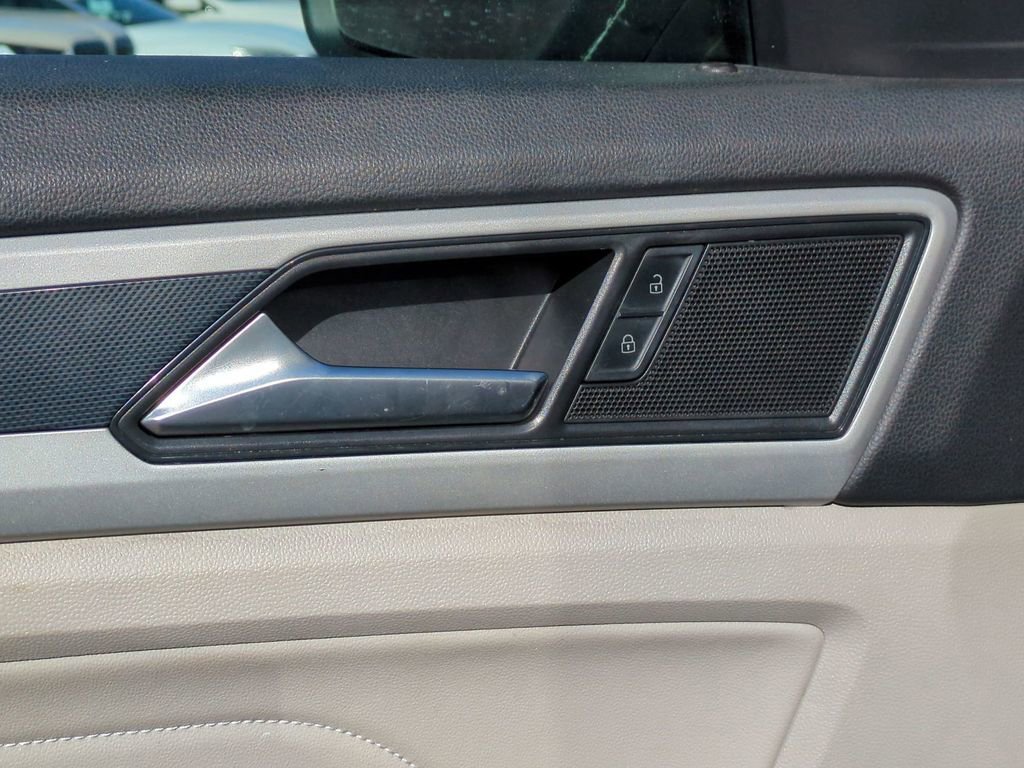 Used 2021 Volkswagen Atlas SEL R-Line image 11