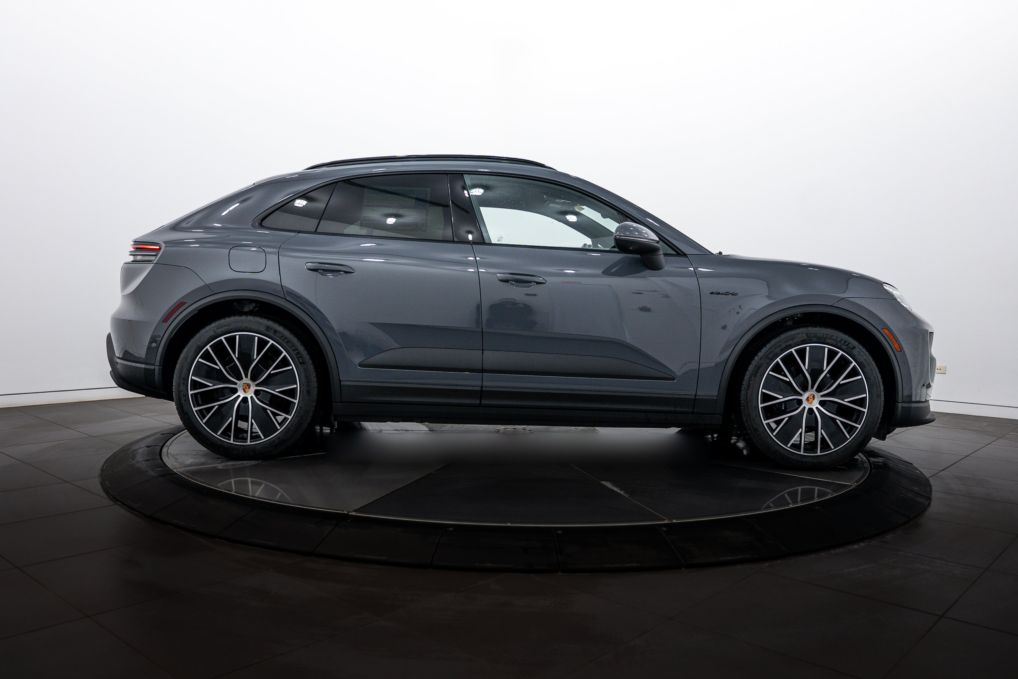 New 2026 Porsche Macan 4 Electric AWD/4WD image 8