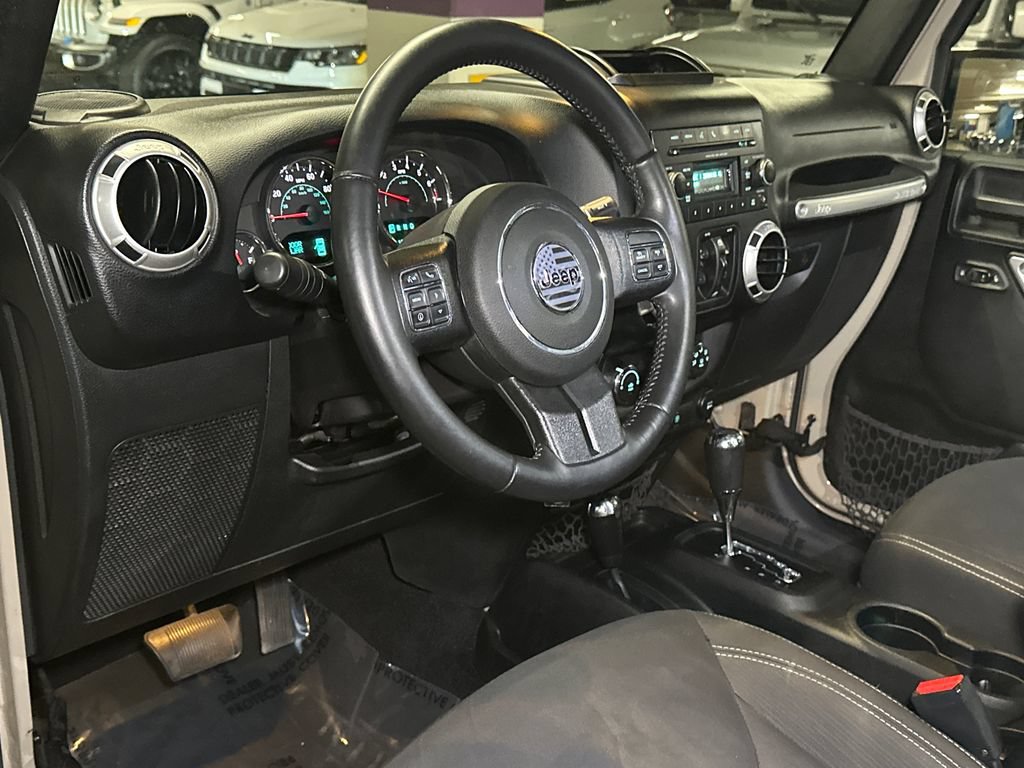 Used 2017 Jeep Wrangler Unlimited Sahara w/ Max Tow Package AWD/4WD image 15