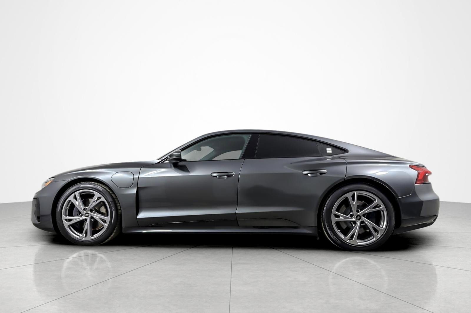 Used 2024 Audi e-tron GT Premium Plus image 2