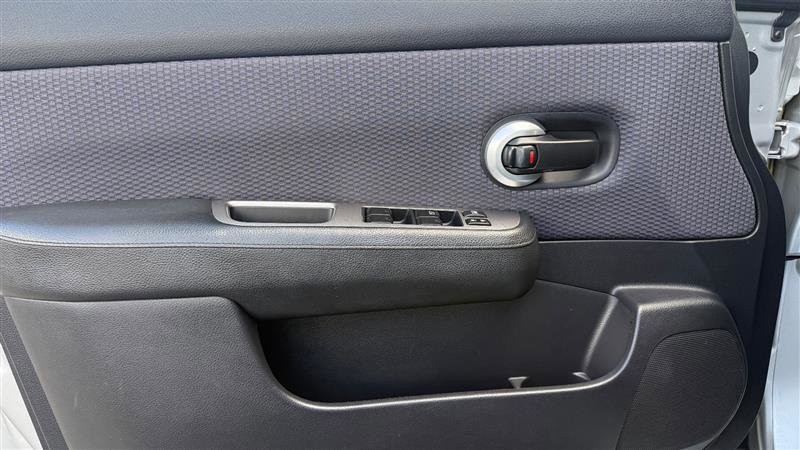 Used 2007 Nissan Versa Hatchback w/ Convenience Pkg FWD image 12