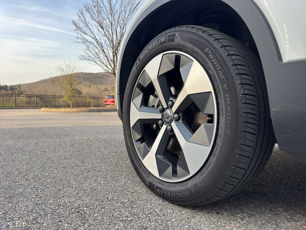 Used 2025 Volvo XC40 B5 Plus image 6