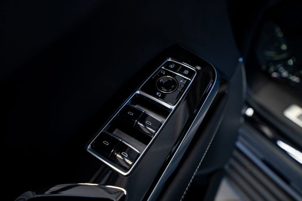 Used 2026 Cadillac Escalade ESV Platinum Sport w/ LPO, ONYX Package image 24