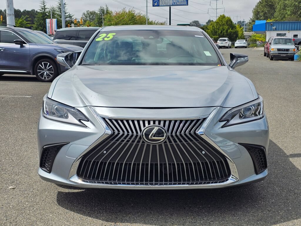 Used 2025 Lexus ES 300h w/ Premium Package FWD image 2