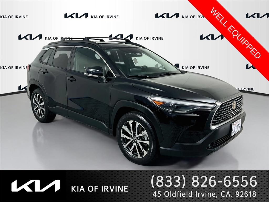 Used 2023 Toyota Corolla Cross XLE w/ Convenience Package FWD image 1