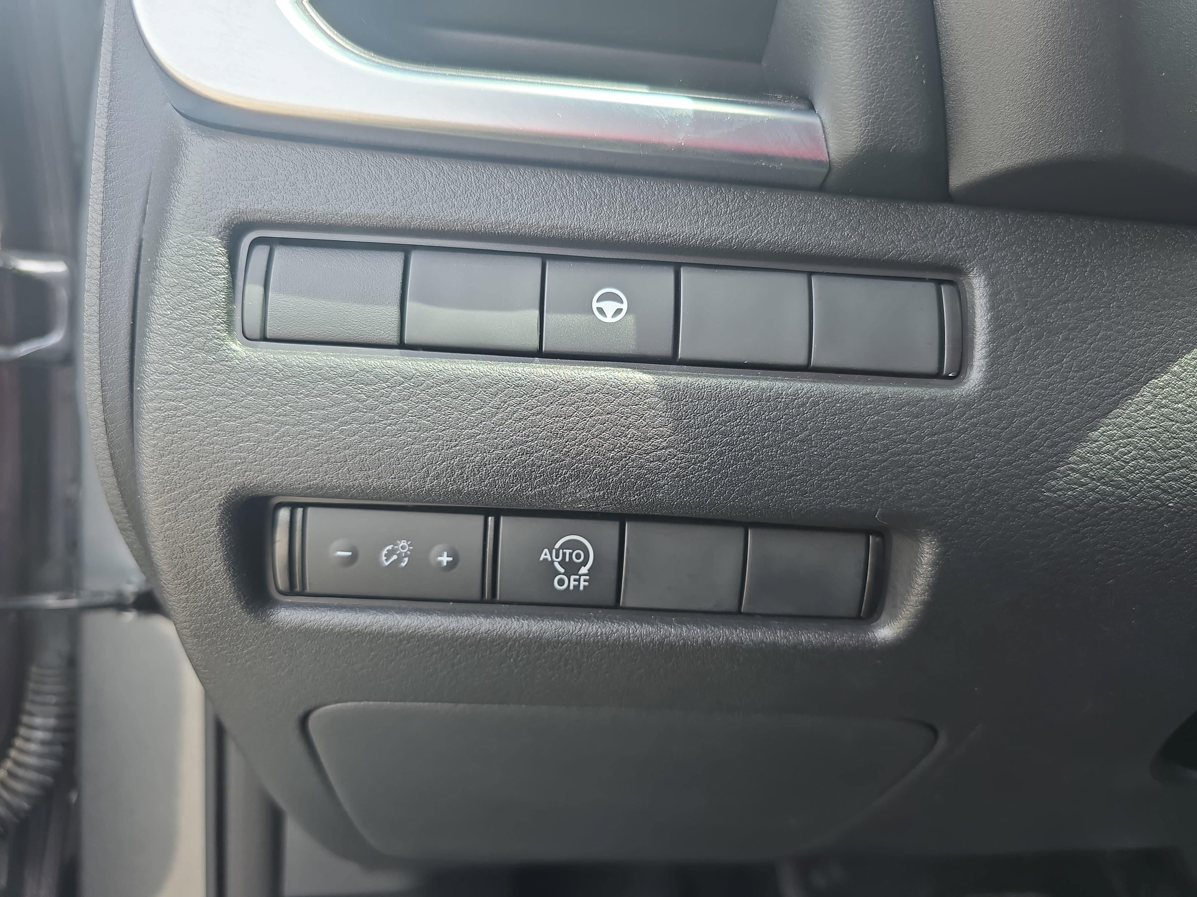 Used 2023 Nissan Rogue SV FWD image 25
