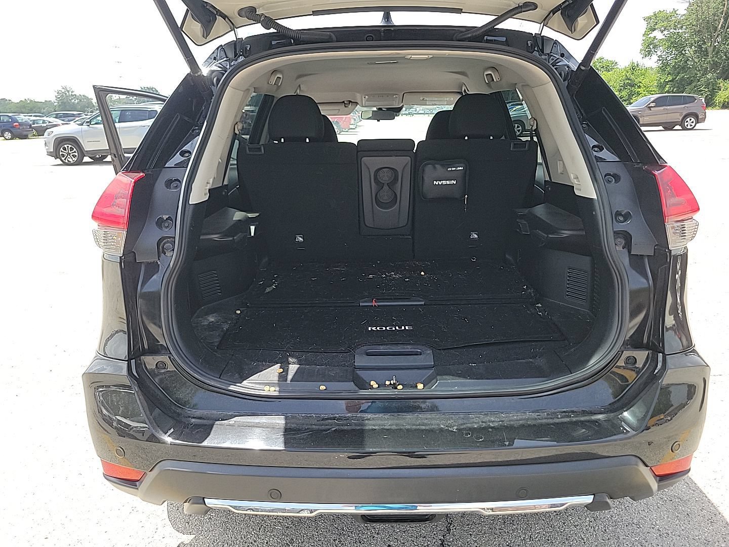 Used 2020 Nissan Rogue SV FWD image 11