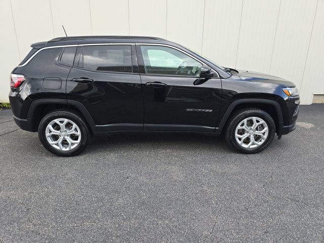Used 2024 Jeep Compass Latitude AWD/4WD image 8