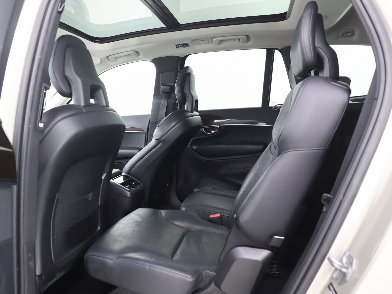 Used 2016 Volvo XC90 T6 Momentum w/ Momentum Plus Package AWD/4WD image 22