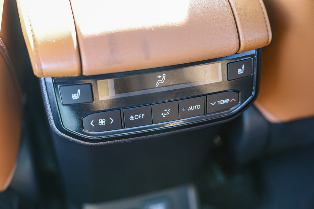 Used 2023 Toyota Highlander Platinum AWD/4WD image 7