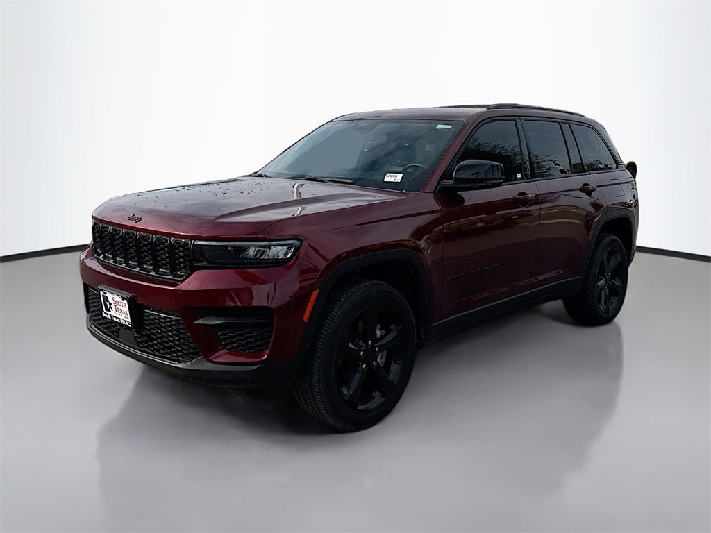 Used 2023 Jeep Grand Cherokee Altitude image 3