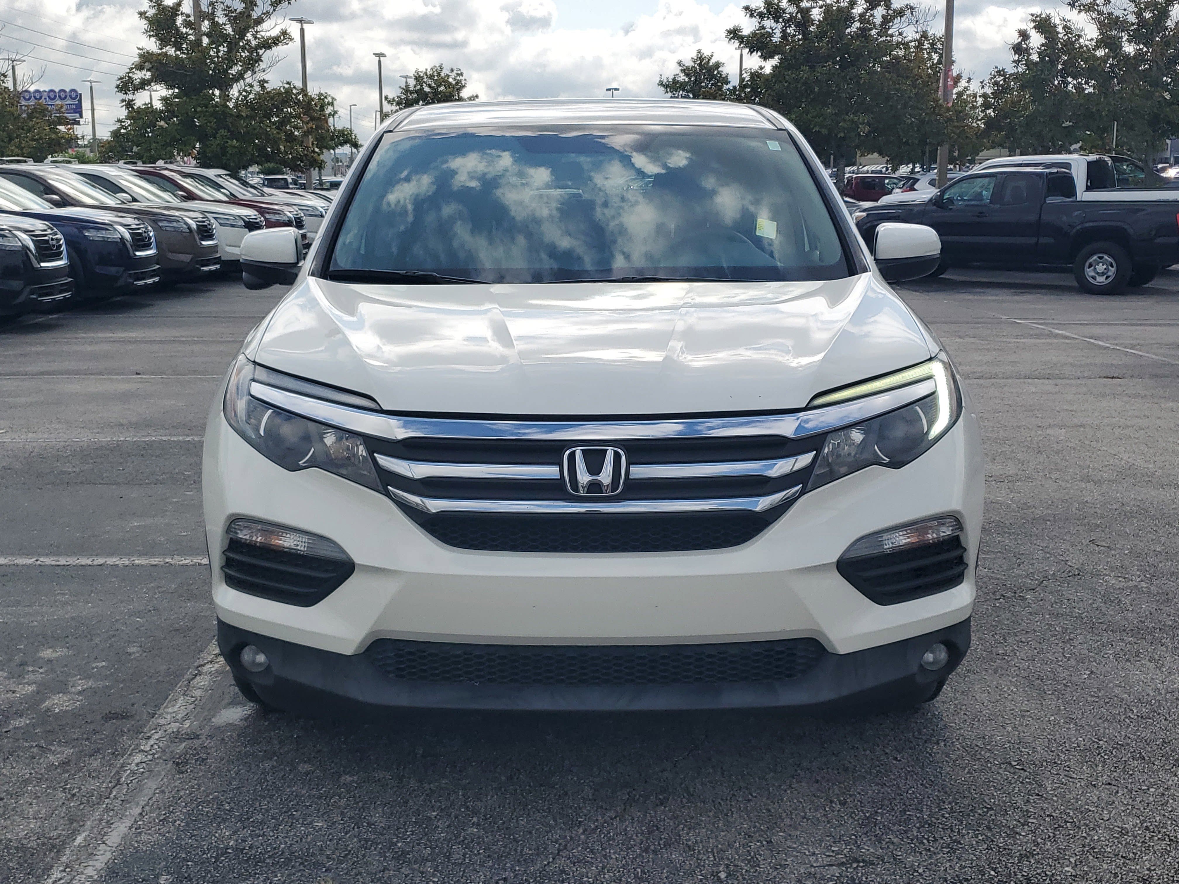 Used 2017 Honda Pilot EX image 2